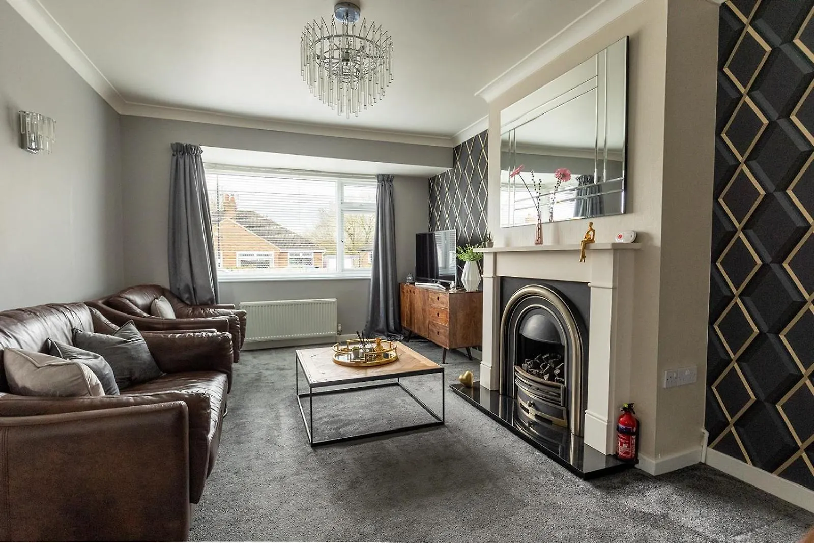 Woodfield Road - Two Bed In Harrogate With Cosy Living Room Fire. 0*,