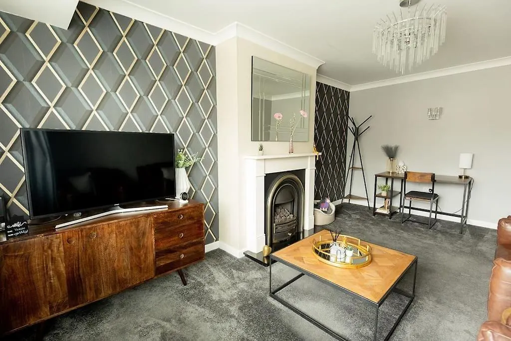 Woodfield Road - Two Bed In Harrogate With Cosy Living Room Fire. 0*,